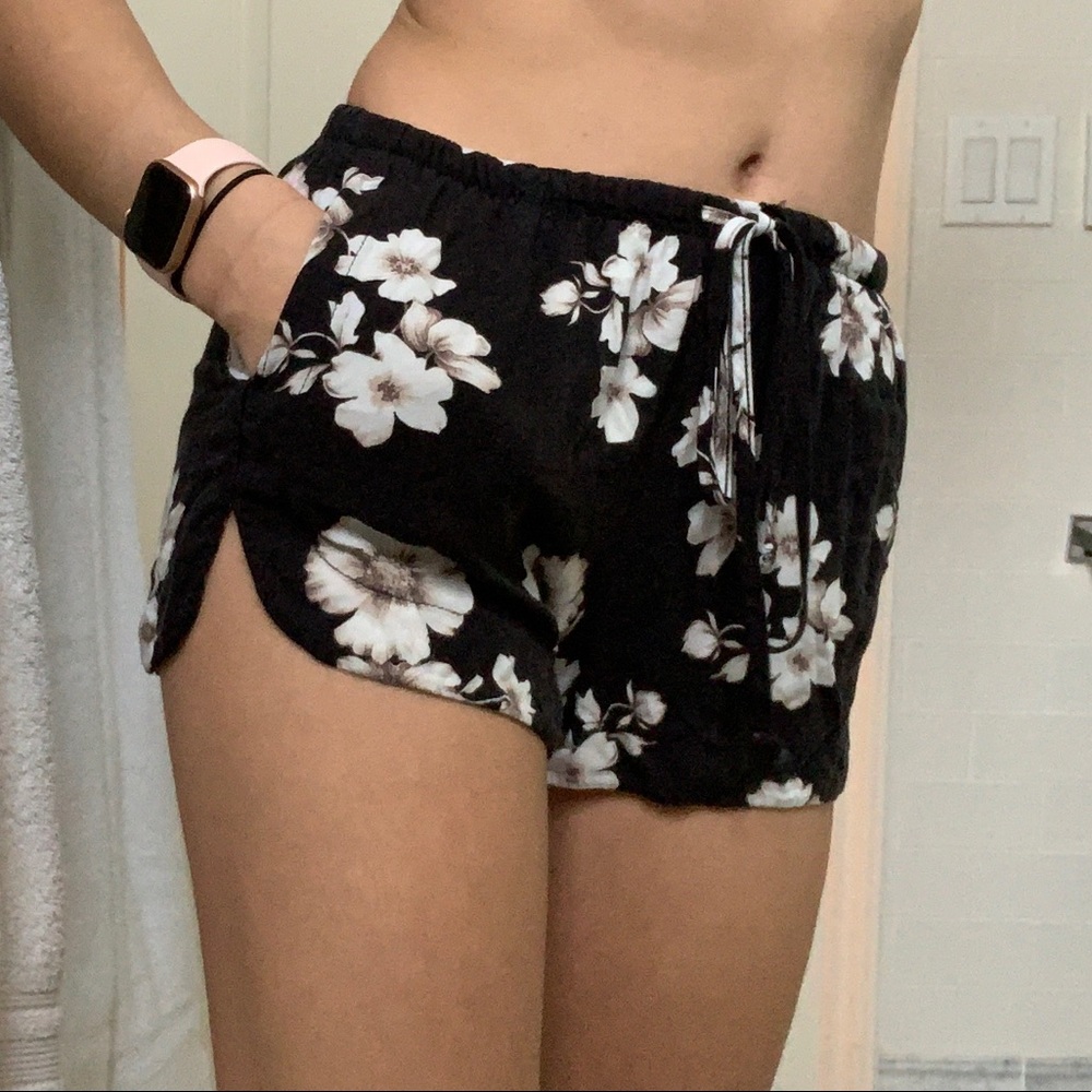 3/25$ Brandy Melville OS Floral Drawstring Shorts